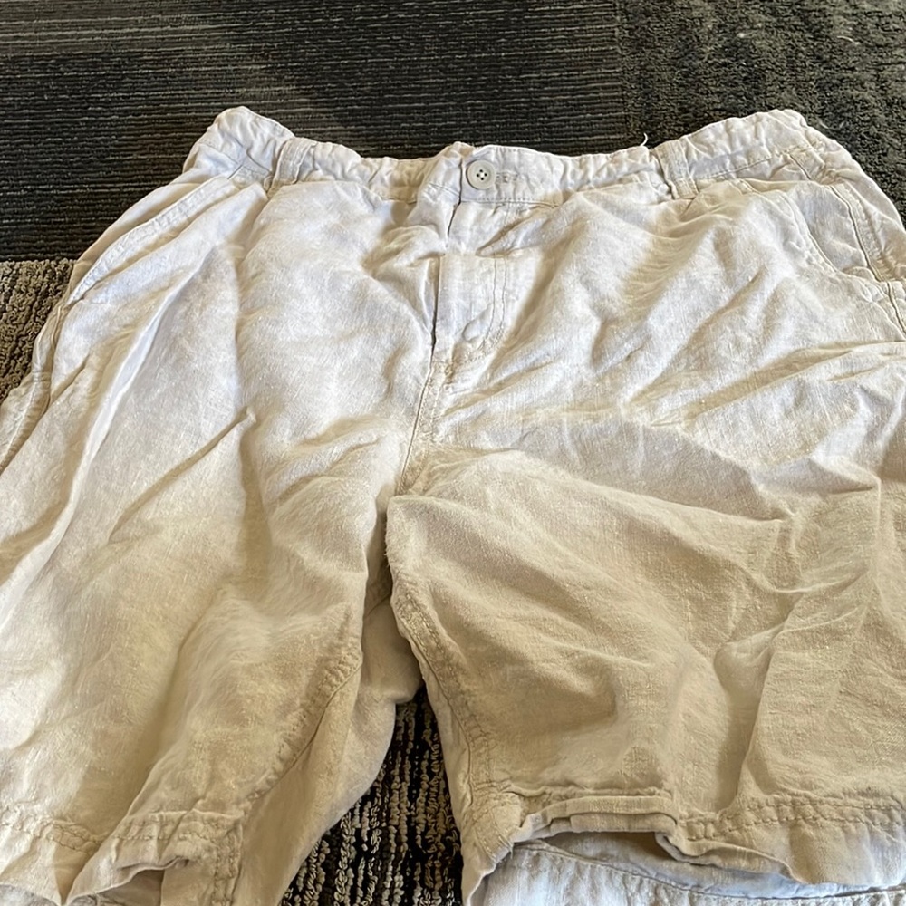 Mens Old Navy shorts. Light linen. XL